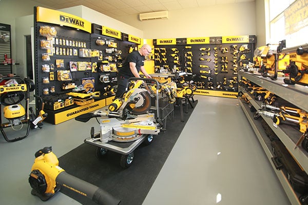 ph_location-beauce_DeWalt avec Luc